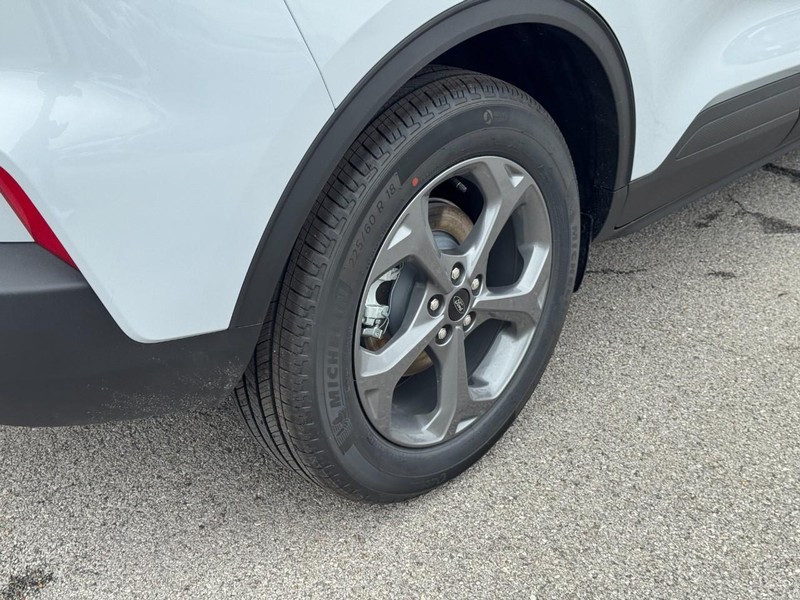 Ford Escape Vehicle Full-screen Gallery Image 4