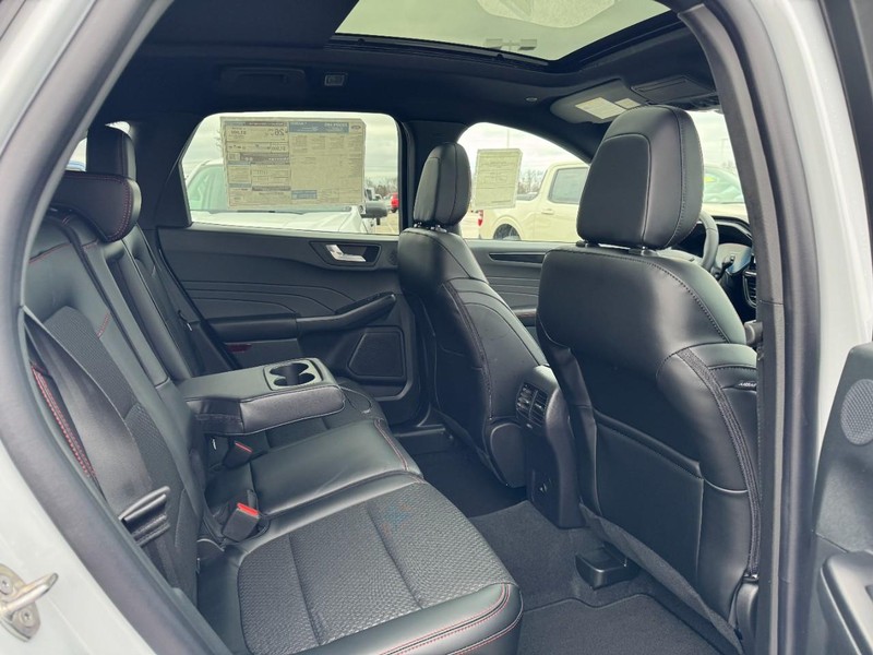 Ford Escape Vehicle Full-screen Gallery Image 5