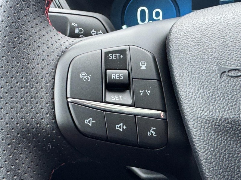 Ford Escape Vehicle Full-screen Gallery Image 12