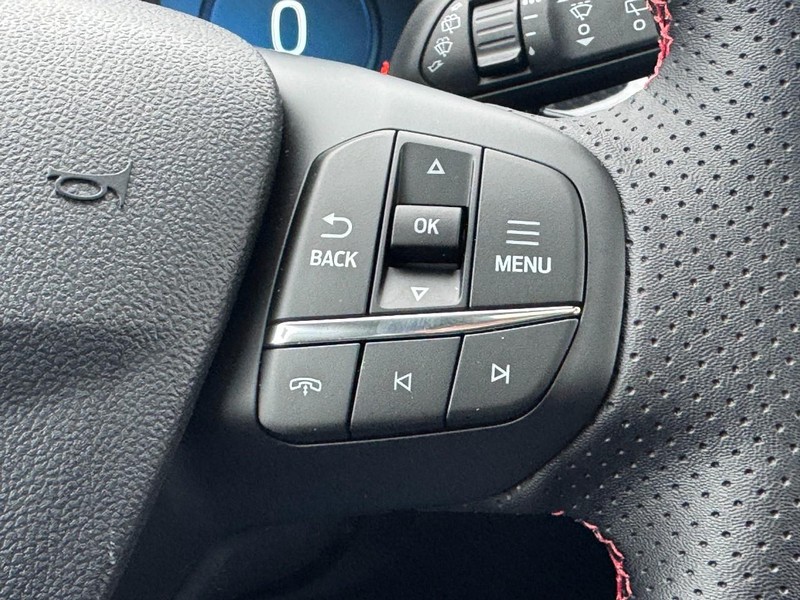 Ford Escape Vehicle Full-screen Gallery Image 13