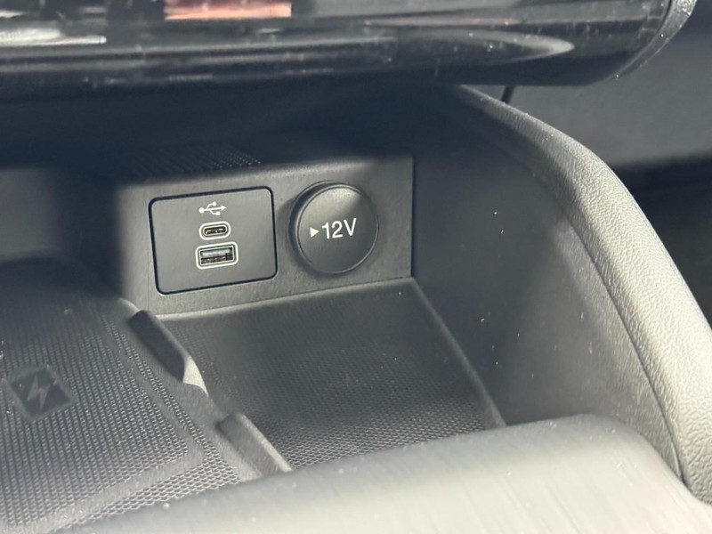 Ford Escape Vehicle Full-screen Gallery Image 14