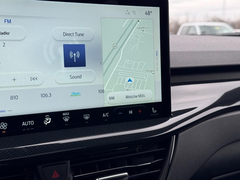 Ford Escape Vehicle Full-screen Gallery Image 15