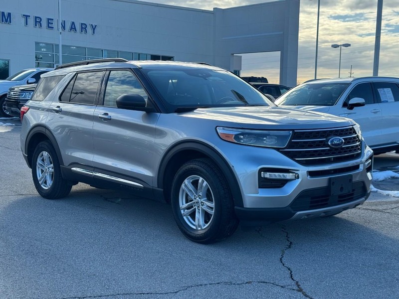 Ford Explorer Vehicle Full-screen Gallery Image 2