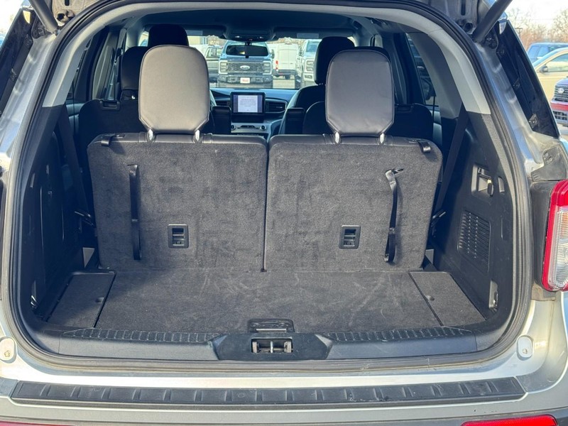 Ford Explorer Vehicle Full-screen Gallery Image 4