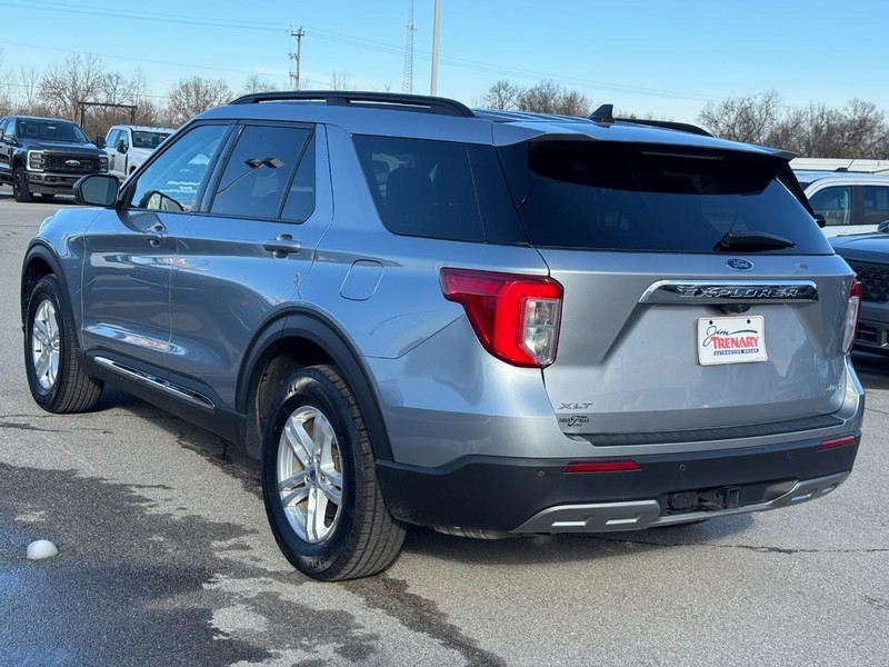 Ford Explorer Vehicle Full-screen Gallery Image 6