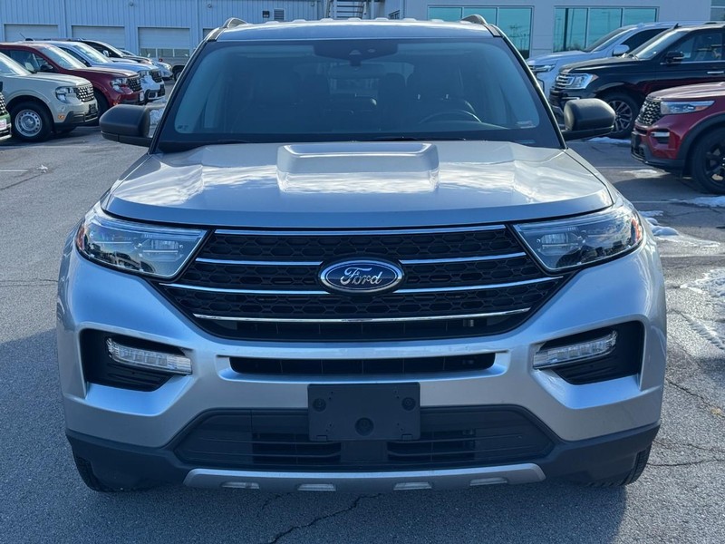 Ford Explorer Vehicle Full-screen Gallery Image 9
