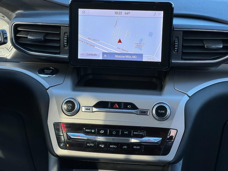 Ford Explorer Vehicle Full-screen Gallery Image 14