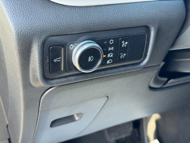 Ford Explorer Vehicle Full-screen Gallery Image 18