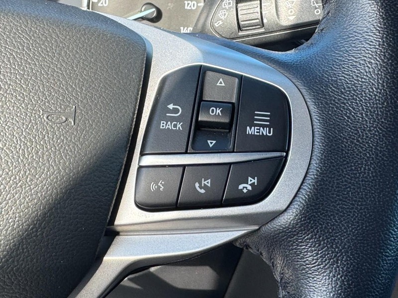 Ford Explorer Vehicle Full-screen Gallery Image 20