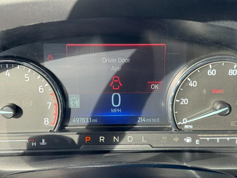 Ford Explorer Vehicle Full-screen Gallery Image 21