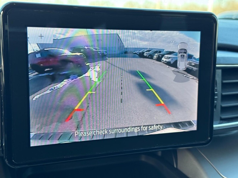 Ford Explorer Vehicle Full-screen Gallery Image 23