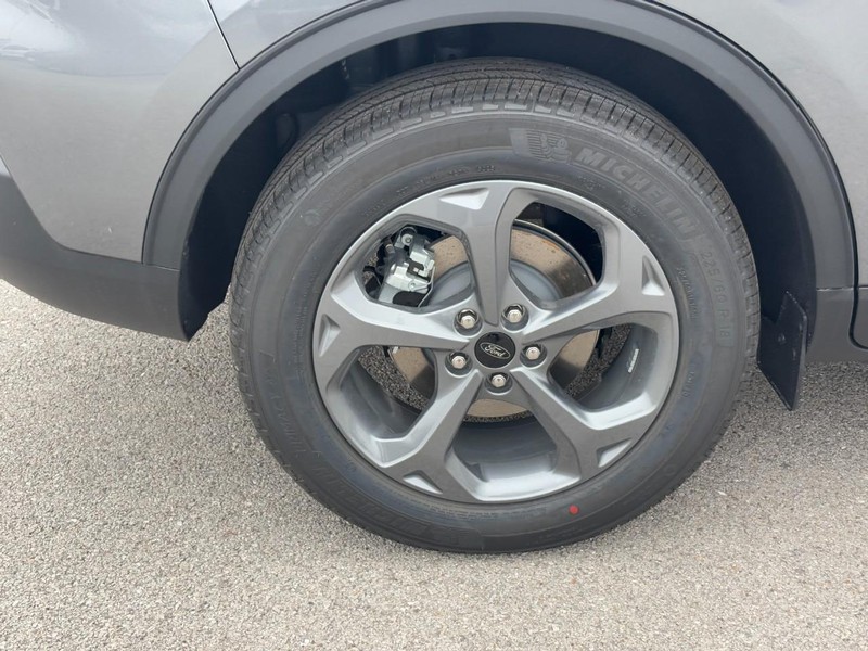 Ford Escape Vehicle Full-screen Gallery Image 4