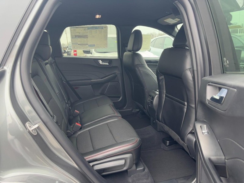 Ford Escape Vehicle Full-screen Gallery Image 5