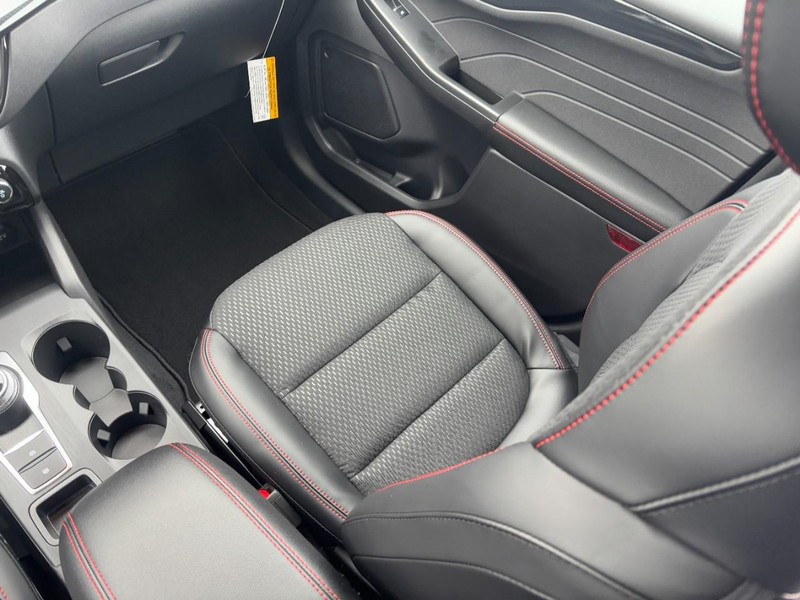 Ford Escape Vehicle Full-screen Gallery Image 9