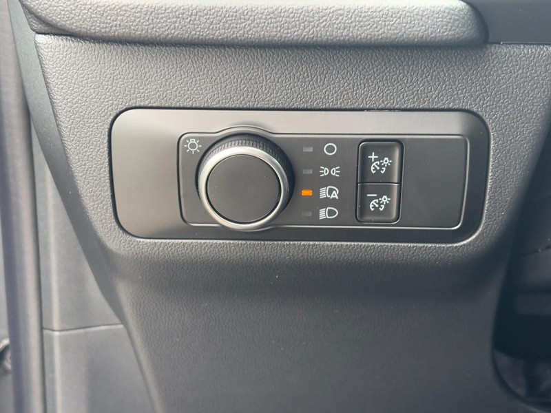 Ford Escape Vehicle Full-screen Gallery Image 10