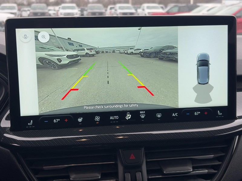 Ford Escape Vehicle Full-screen Gallery Image 15