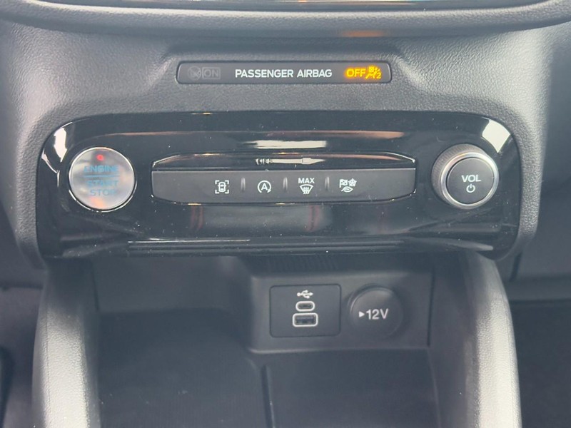 Ford Escape Vehicle Full-screen Gallery Image 16