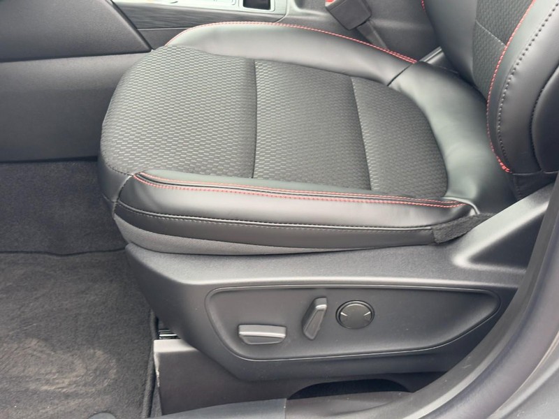 Ford Escape Vehicle Full-screen Gallery Image 18