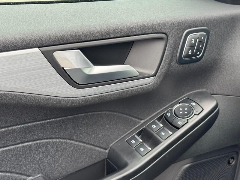 Ford Escape Vehicle Image 10