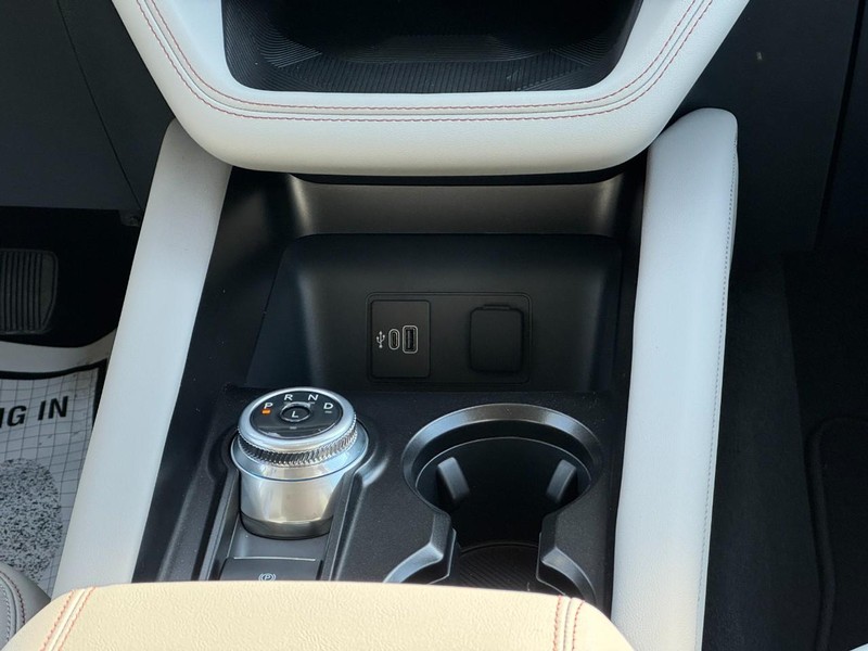 Ford Explorer Vehicle Image 10