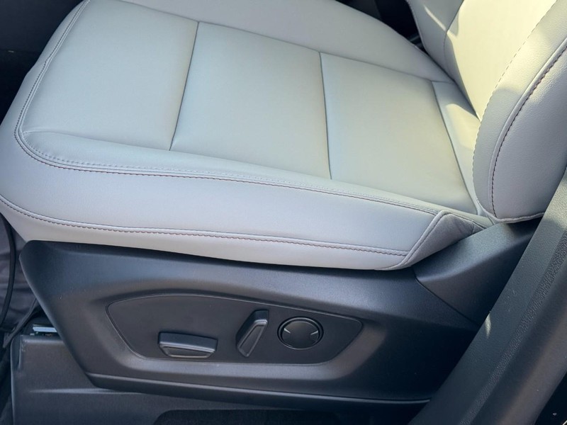 Ford Explorer Vehicle Image 13