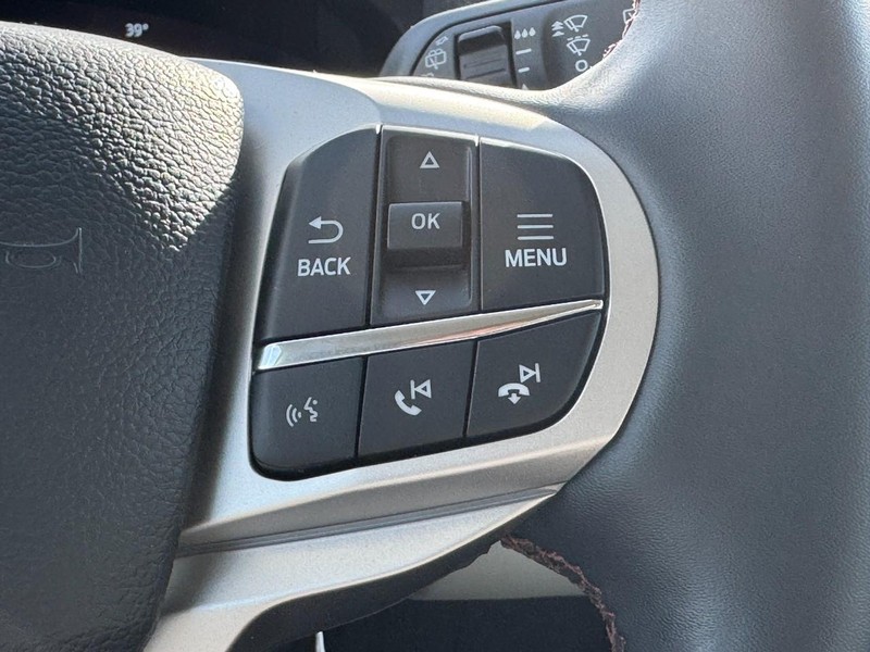 Ford Explorer Vehicle Image 16