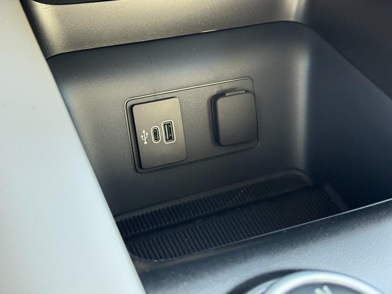 Ford Explorer Vehicle Image 17