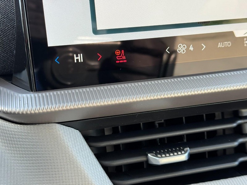 Ford Explorer Vehicle Image 18