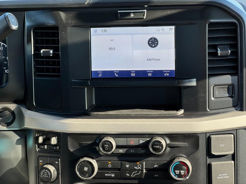 Ford Super Duty F-350 SRW Vehicle Full-screen Gallery Image 9