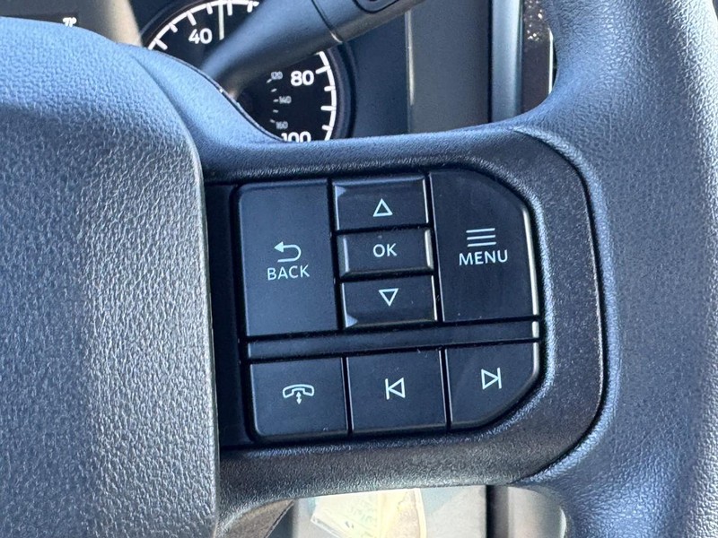 Ford Super Duty F-350 SRW Vehicle Full-screen Gallery Image 16