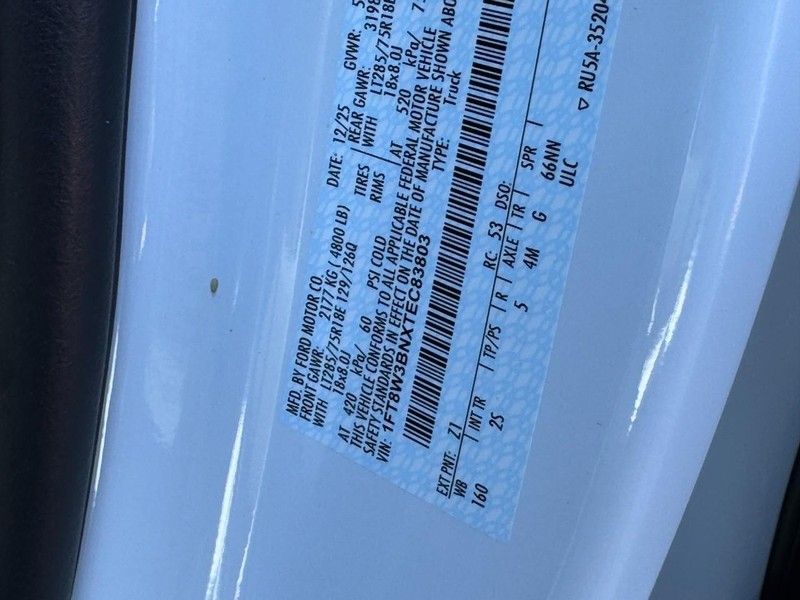 Ford Super Duty F-350 SRW Vehicle Full-screen Gallery Image 19