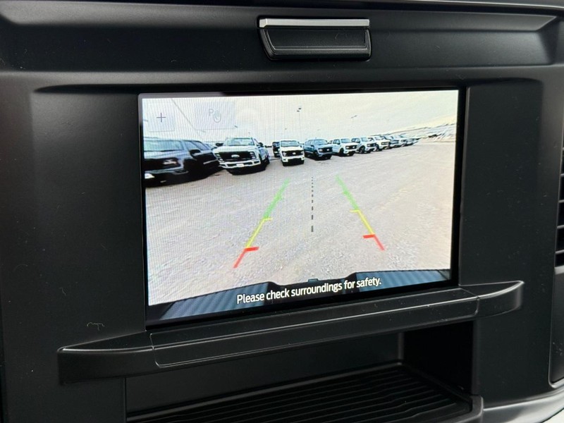 Ford Super Duty F-250 SRW Vehicle Full-screen Gallery Image 12