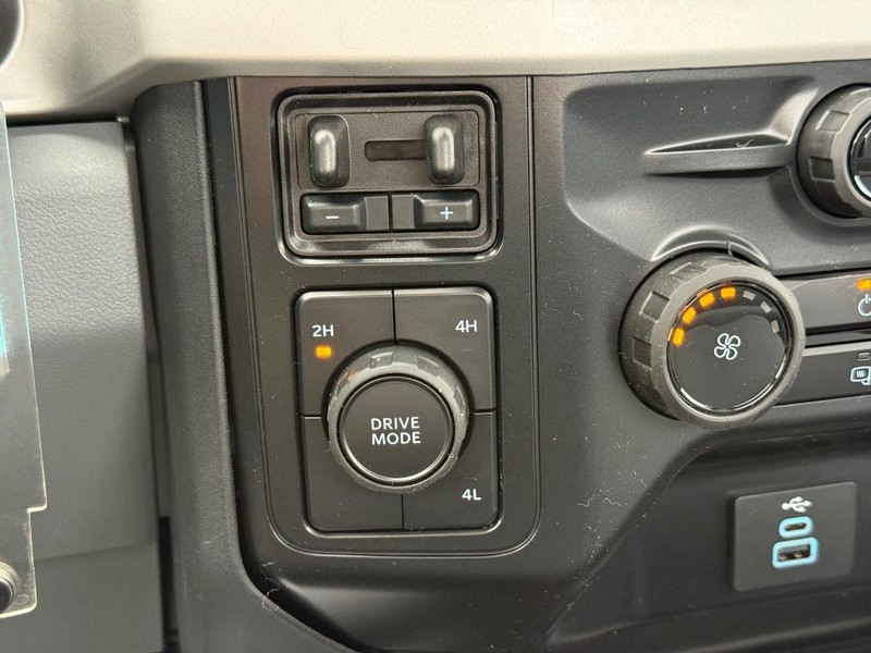 Ford Super Duty F-250 SRW Vehicle Full-screen Gallery Image 13