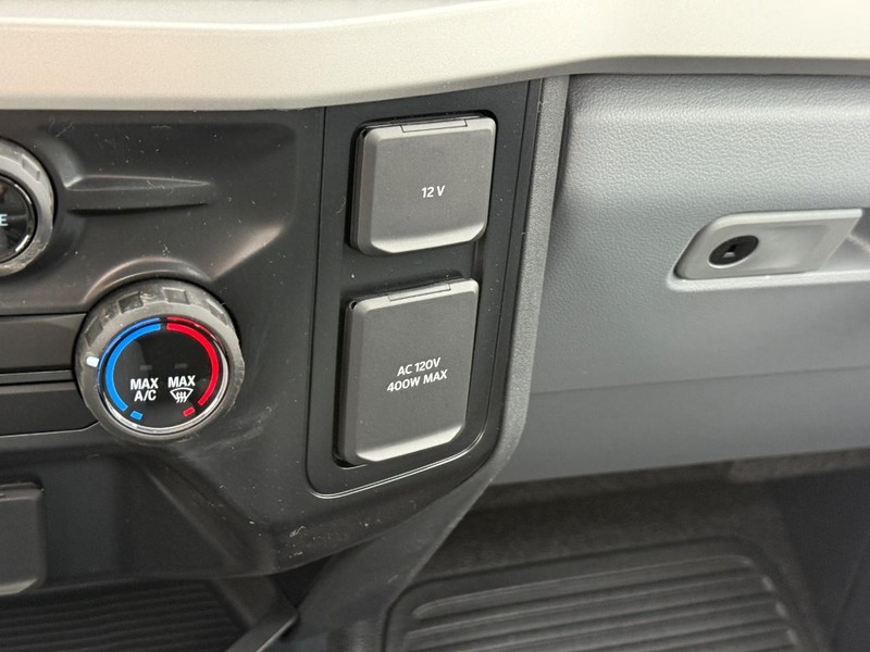 Ford Super Duty F-250 SRW Vehicle Full-screen Gallery Image 15