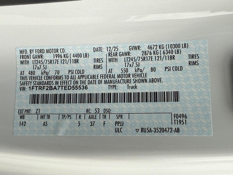 Ford Super Duty F-250 SRW Vehicle Full-screen Gallery Image 21