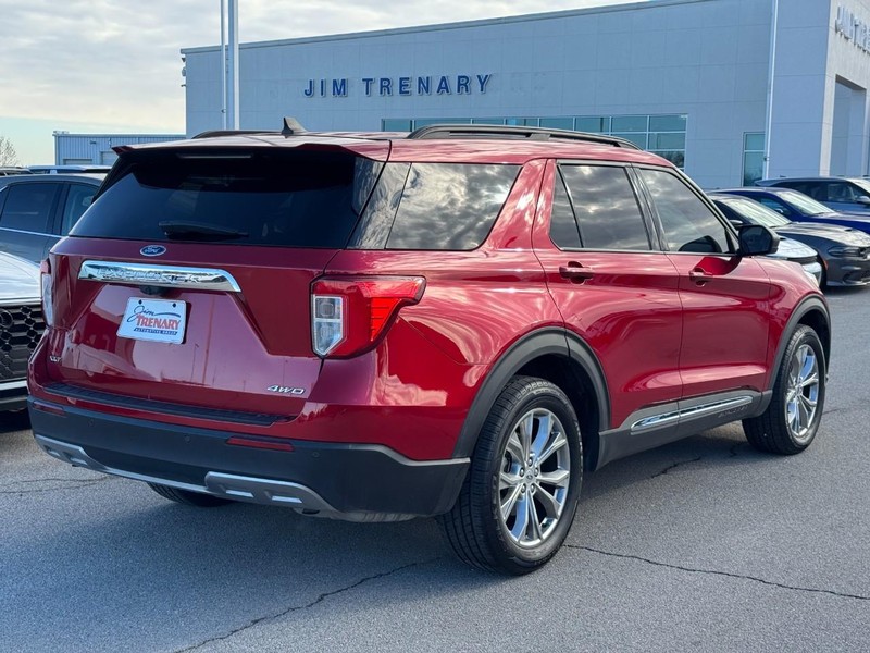 Ford Explorer Vehicle Full-screen Gallery Image 3