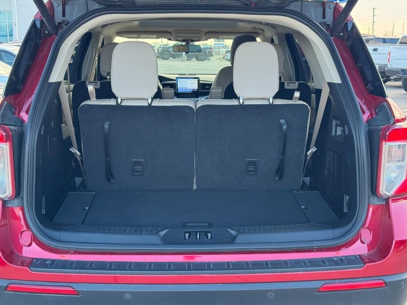 Ford Explorer Vehicle Full-screen Gallery Image 4