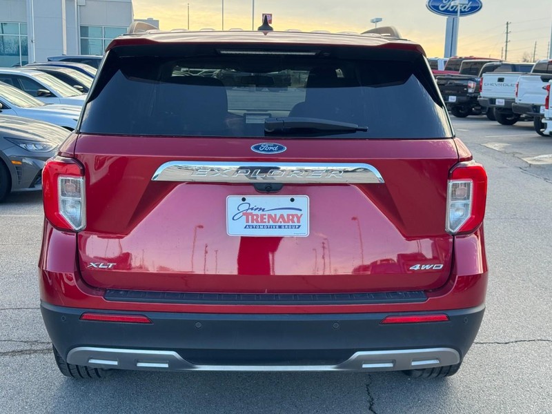 Ford Explorer Vehicle Full-screen Gallery Image 5