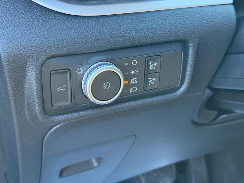 Ford Explorer Vehicle Full-screen Gallery Image 18