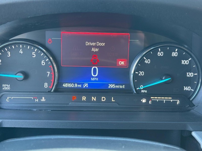 Ford Explorer Vehicle Full-screen Gallery Image 21