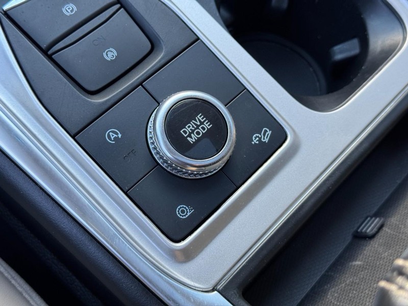 Ford Explorer Vehicle Full-screen Gallery Image 25