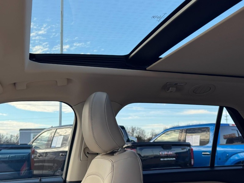 Ford Explorer Vehicle Full-screen Gallery Image 27