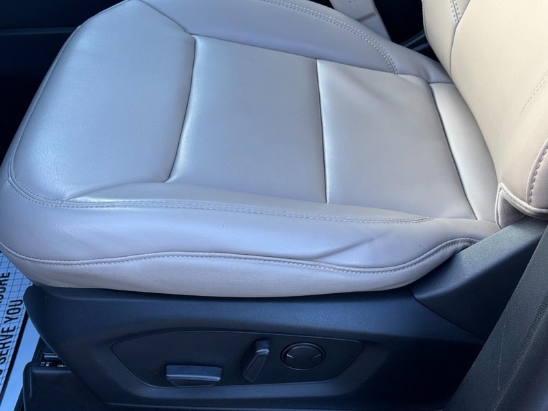 Ford Explorer Vehicle Full-screen Gallery Image 28