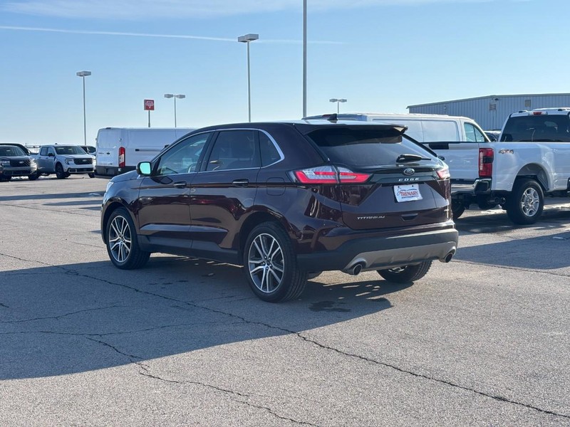 Ford Edge Vehicle Full-screen Gallery Image 6