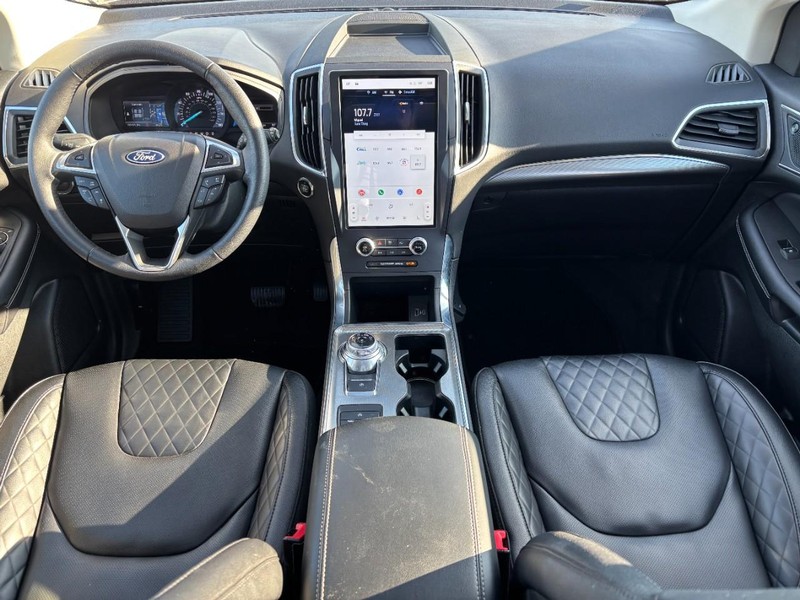 Ford Edge Vehicle Full-screen Gallery Image 11