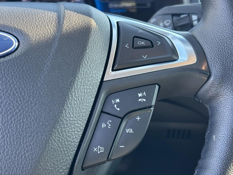 Ford Edge Vehicle Full-screen Gallery Image 18