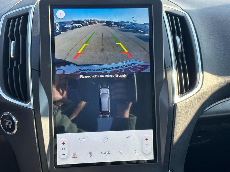 Ford Edge Vehicle Full-screen Gallery Image 21