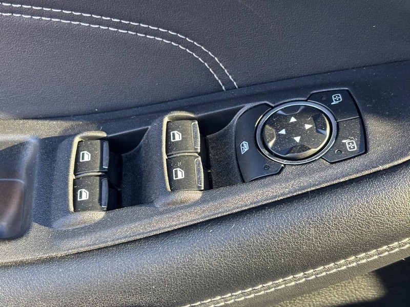 Ford Edge Vehicle Full-screen Gallery Image 24