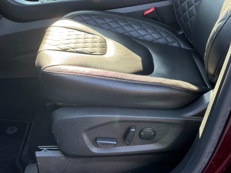 Ford Edge Vehicle Full-screen Gallery Image 26