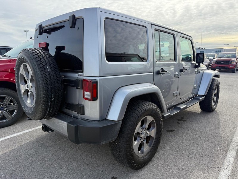 Jeep Wrangler Unlimited Vehicle Full-screen Gallery Image 2